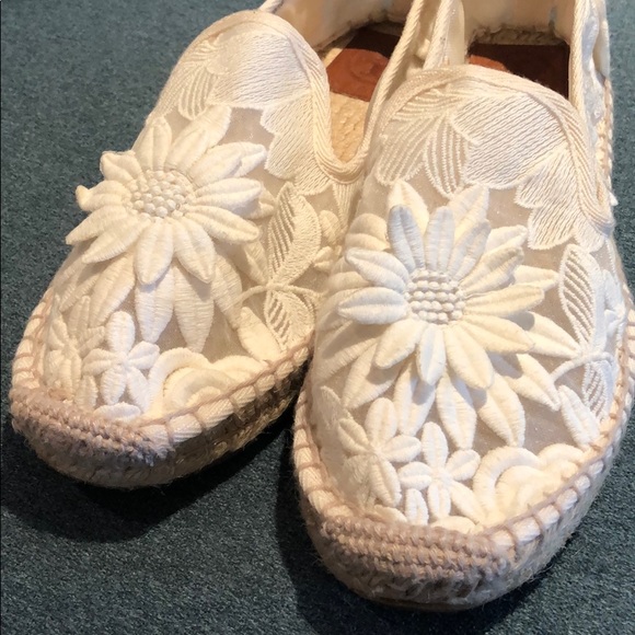 Tory Burch Darian Guipure Lace Flower Espadrilles! - Picture 7 of 8